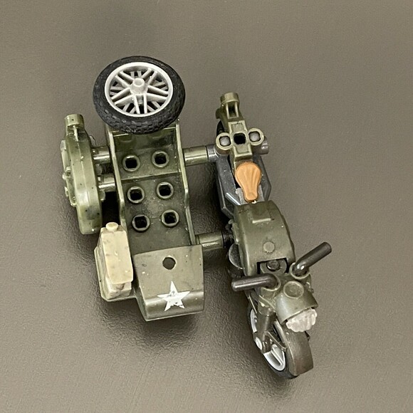 Mega Bloks AM76585 Two Seater Motorcycle Replacement Add-on Piece Part Green - Picture 7 of 9